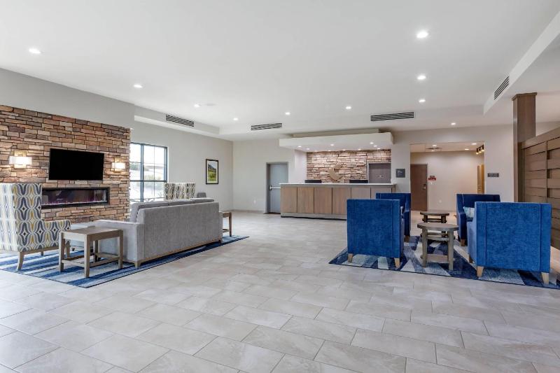 Comfort Suites Scottsdale Talking Stick Entertainment District - image 37