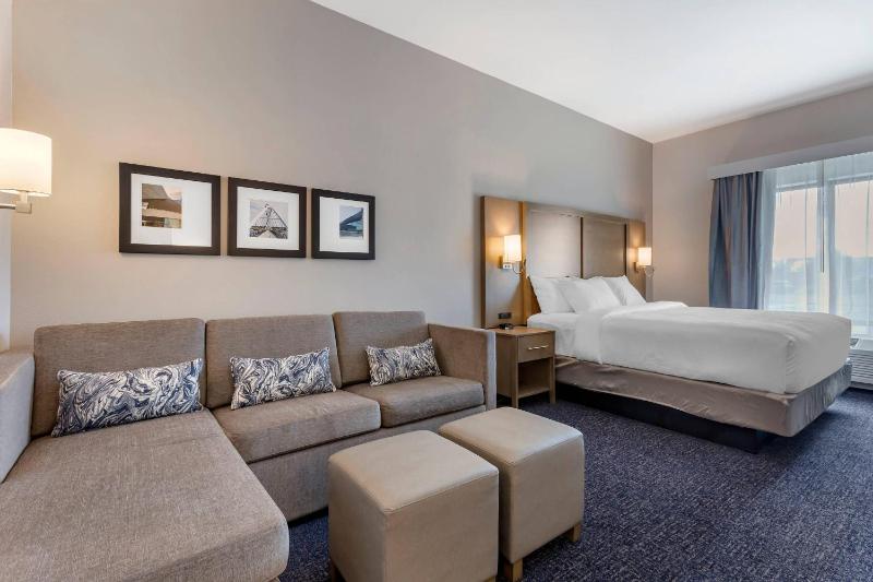 Comfort Suites Scottsdale Talking Stick Entertainment District - image 26