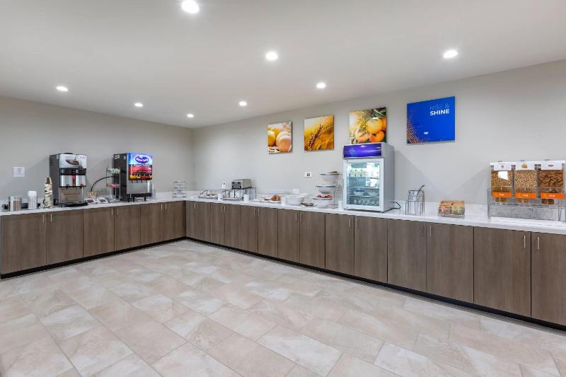 Comfort Suites Scottsdale Talking Stick Entertainment District - image 2