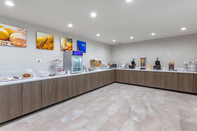 Comfort Suites Scottsdale Talking Stick Entertainment District - image 13