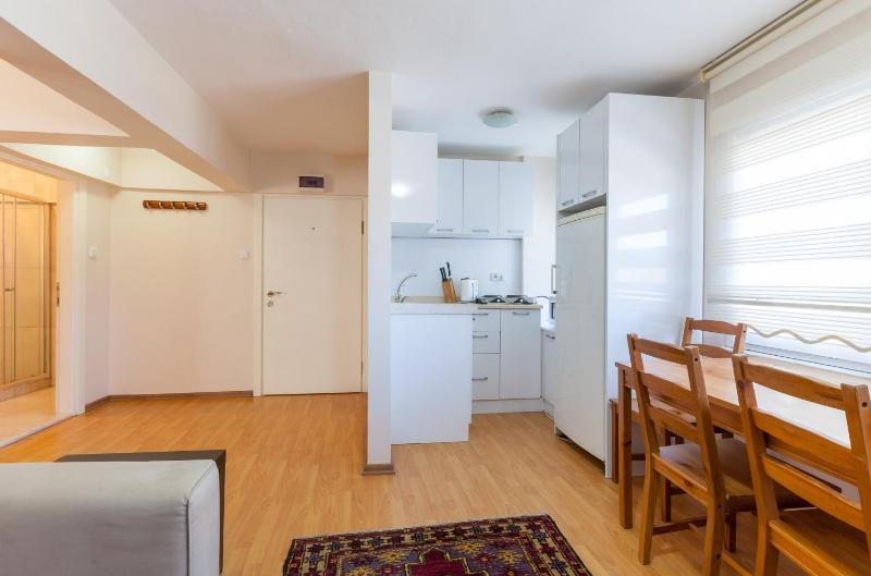 Apartment (4 Adults) image 3