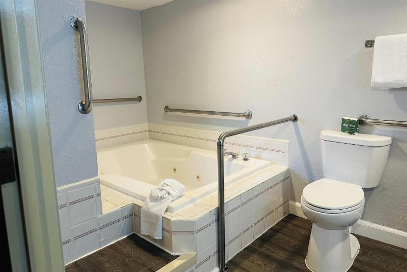 Days Inn by Wyndham Seatac Airport - image 11