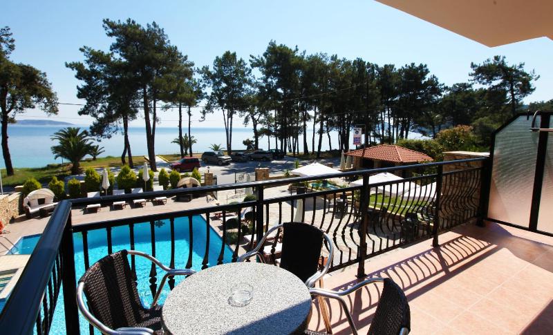  One-Bedroom Apartment with Sea View image 1
