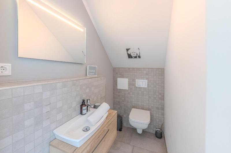 Penthouse Stine - image 15