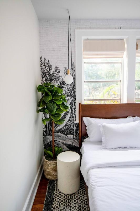 Designer 2br king-size bed 5mins to the beach J1 - image 13