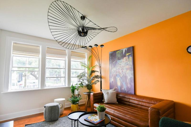 Designer 2br king-size bed 5mins to the beach J1 - image 16