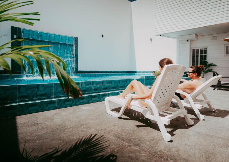 Oasis Hotel - image 1