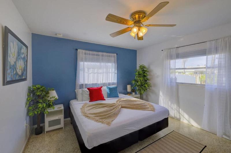 Cozy Escape Near Beach Fire Pit & BBQ Nights - image 6