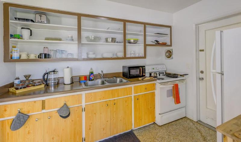 Cozy Escape Near Beach Fire Pit & BBQ Nights - image 13