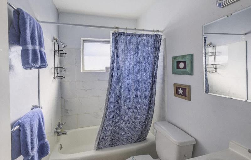 Cozy Escape Near Beach Fire Pit & BBQ Nights - image 7