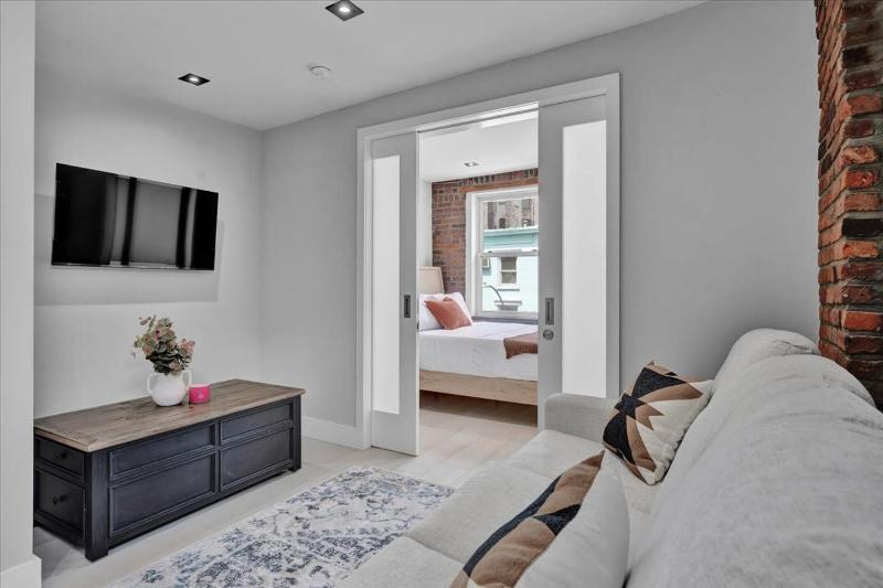 SoHo Designer 2BR w balcony - image 11