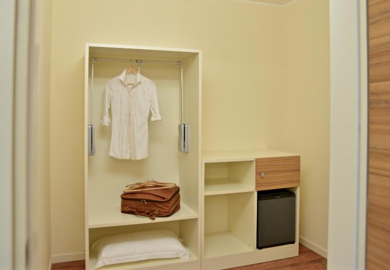 Twin Room - Disability Access image 4