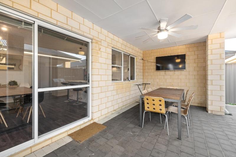 Carlisle 4BR Family Home 3 Miles To Optus Stadium - image 5