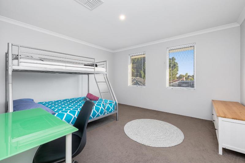 Carlisle 4BR Family Home 3 Miles To Optus Stadium - image 12