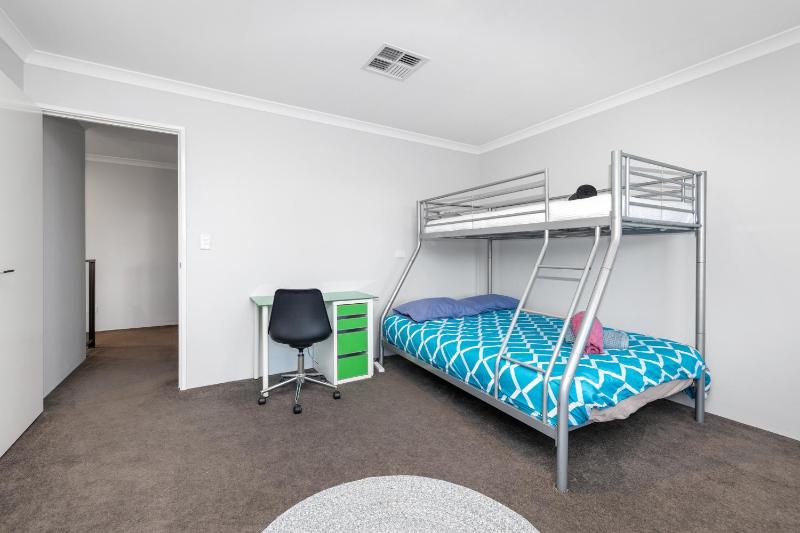 Carlisle 4BR Family Home 3 Miles To Optus Stadium - image 9