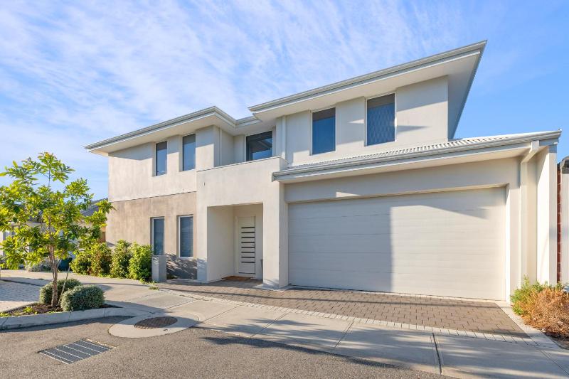 Carlisle 4BR Family Home 3 Miles To Optus Stadium - image 3