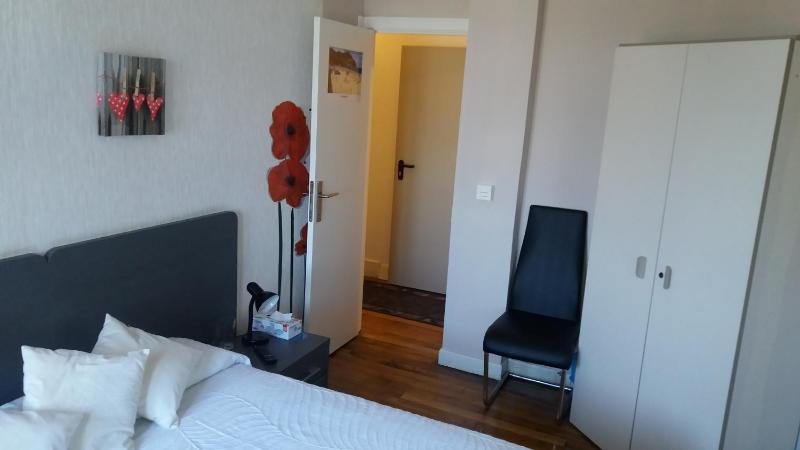 Single Room with Sea View and Shared Bathroom image 2