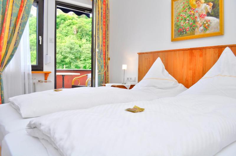 Double Room image 3
