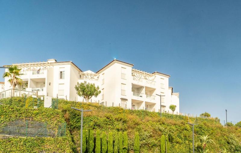 Modern Apartment with Sea & Mountain Views at Small Oasis - image 21