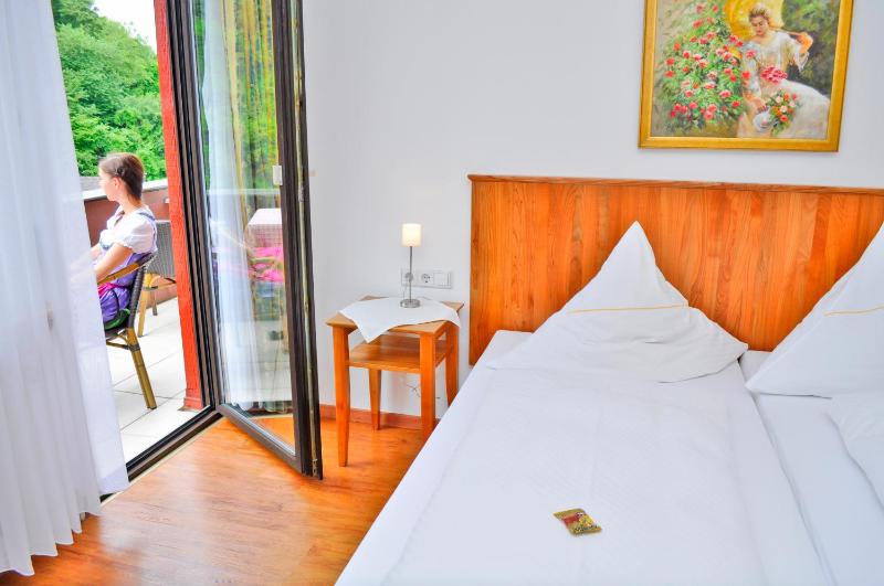 Double Room image 2