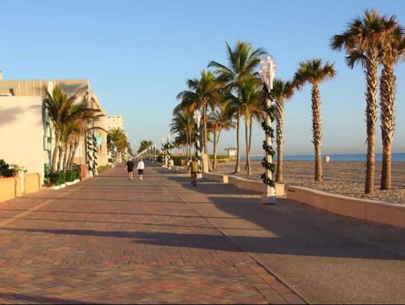 Designer 2br king-size bed 5mins to the beach J1 - image 18