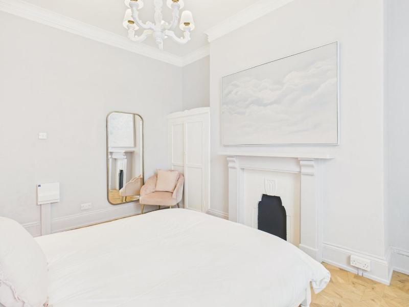Cosy Falmouth Studio with Parking - image 17