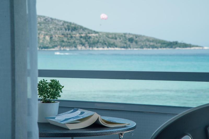 Queen Room with Sea View image 2