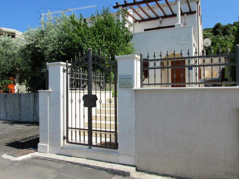 Deluxe Suite image 2