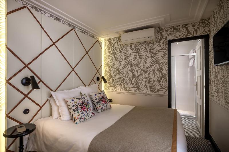 Classic Double Room image 3