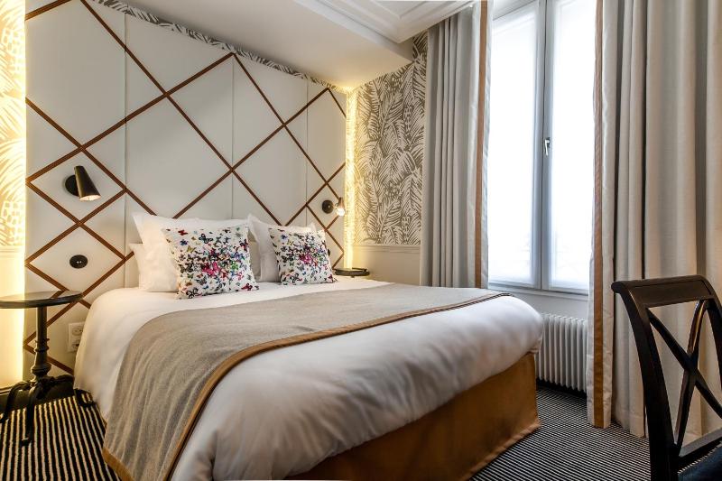 Two Adjacent Rooms image 4