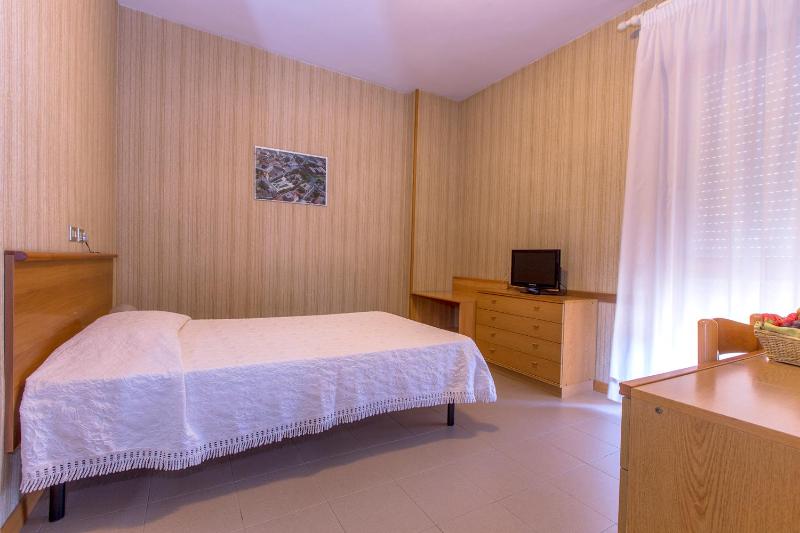Single Room image 3