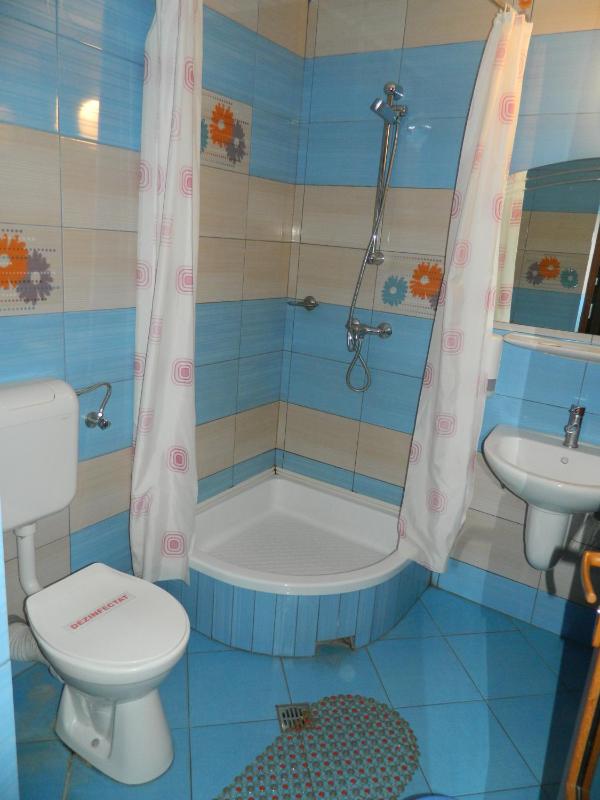 Quadruple Room with Private Bathroom image 2