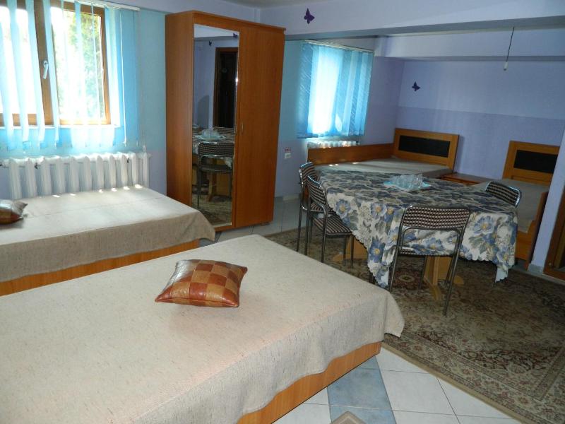 Quadruple Room with Private Bathroom image 3