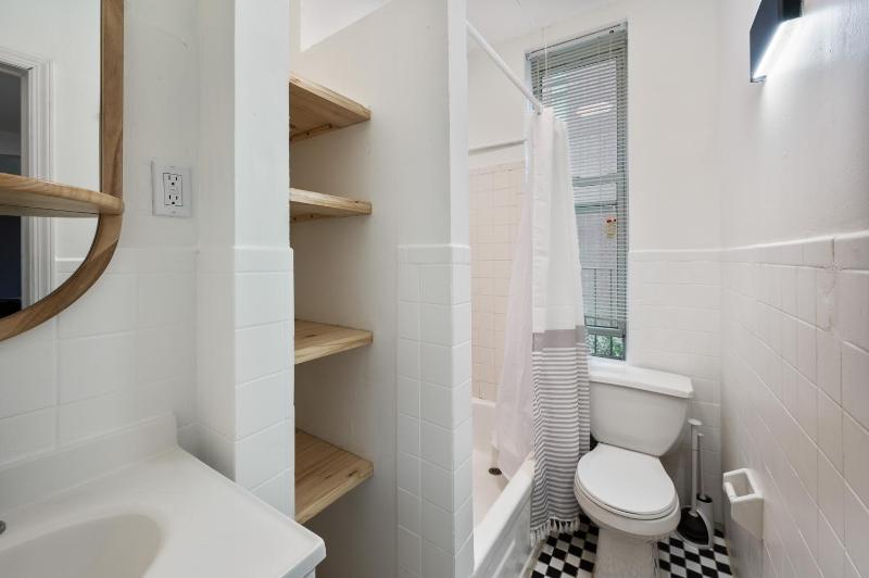 2BR Upper East Side near Central Park - image 2