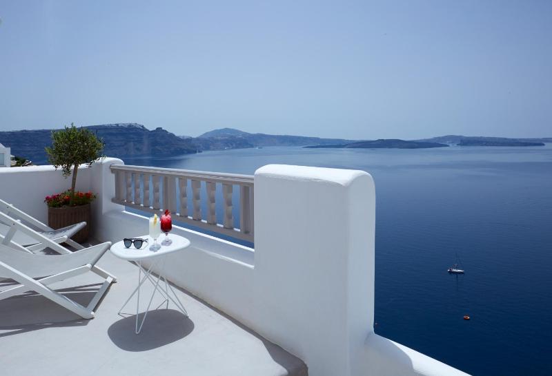 Executive Cave Suite with Outdoor Hot Tub and Caldera View image 2