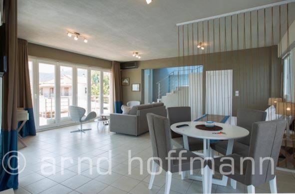 Deluxe Suite with Sea View image 4