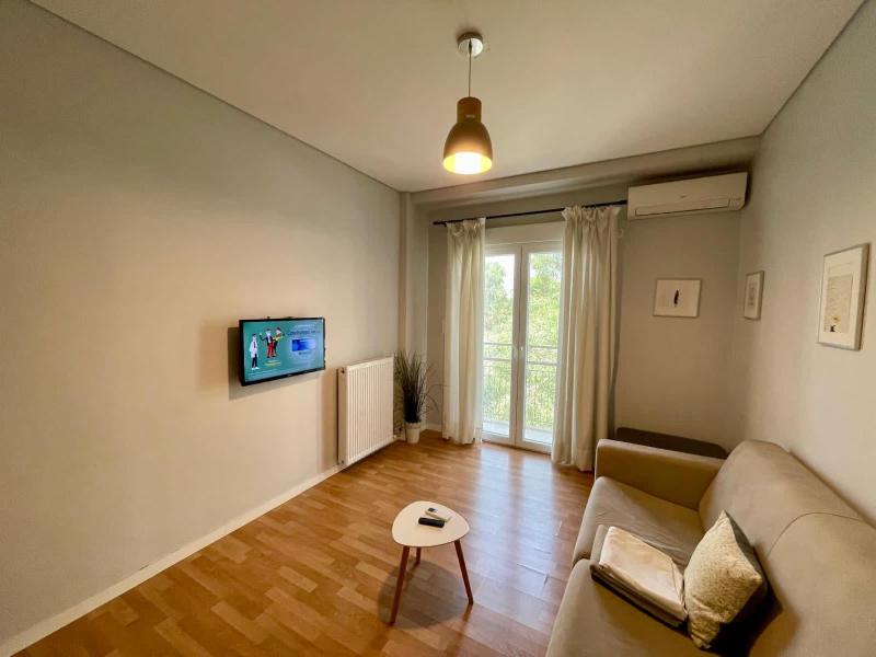 Colorful Apartment with Stunning Park View - image 13