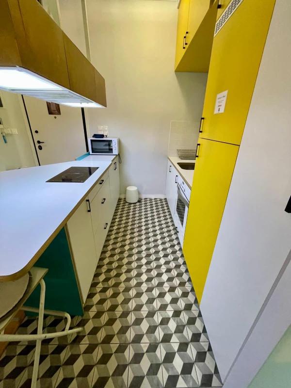 Colorful Apartment with Stunning Park View - image 8