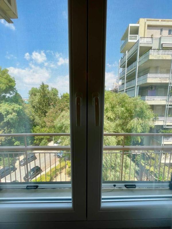 Colorful Apartment with Stunning Park View - image 2