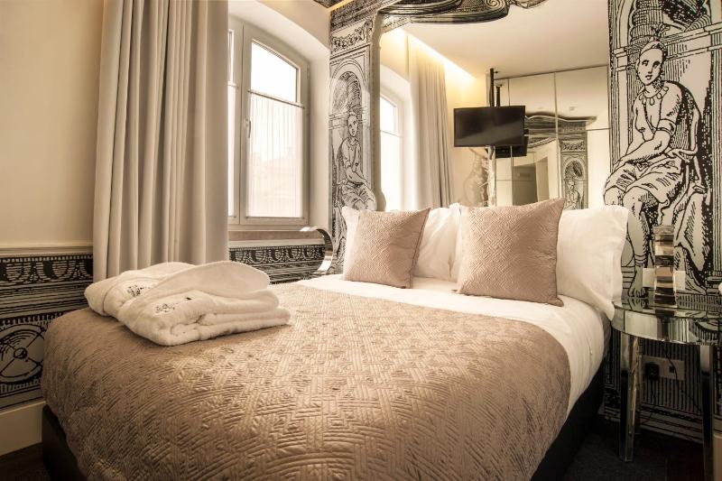 Small Standard Double Room image 2