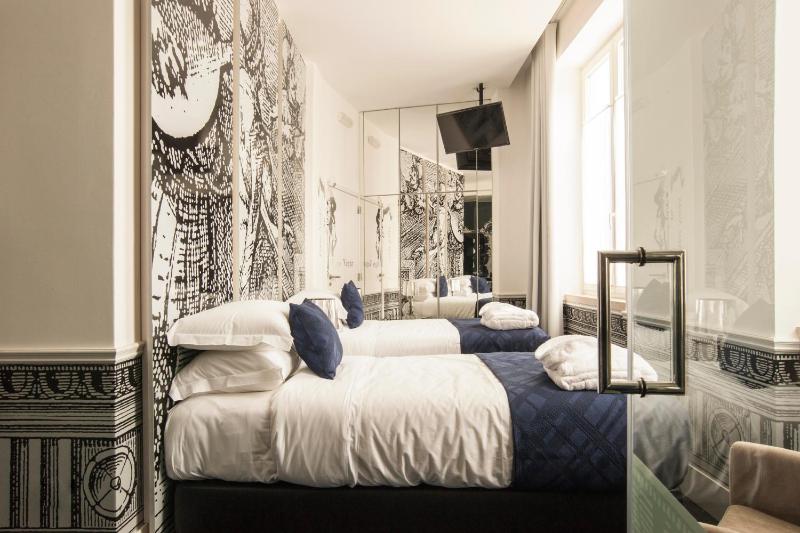 Superior Twin Room image 2