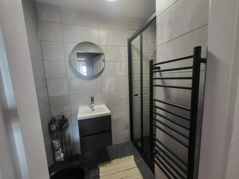 Top Location - Newly Refurbed 2BD Sleeps 6 W Loft - image 14