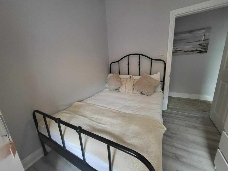 Top Location - Newly Refurbed 2BD Sleeps 6 W Loft - image 9