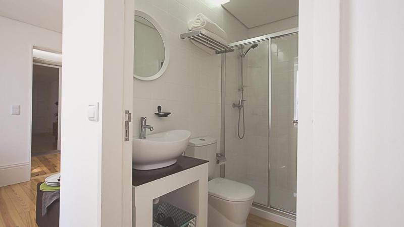 BmyGuest - Almada Garden Apartment - image 4