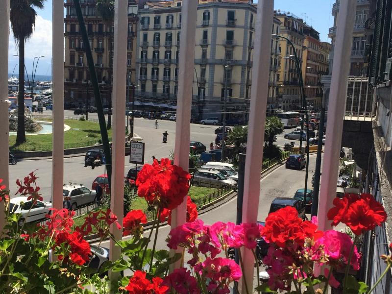 Deluxe Double Room image 4