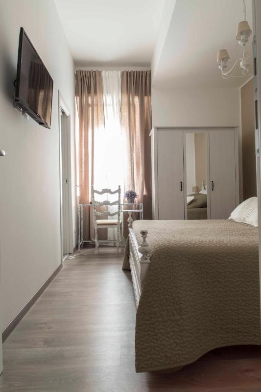 Double Room image 3