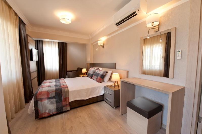 Studio Apartment image 3