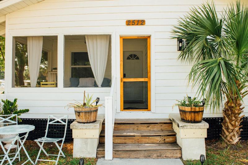 Near Anna Maria & IMGChic & RenovatedFenced Yard - image 34