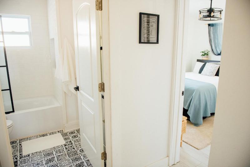Near Anna Maria & IMGChic & RenovatedFenced Yard - image 21