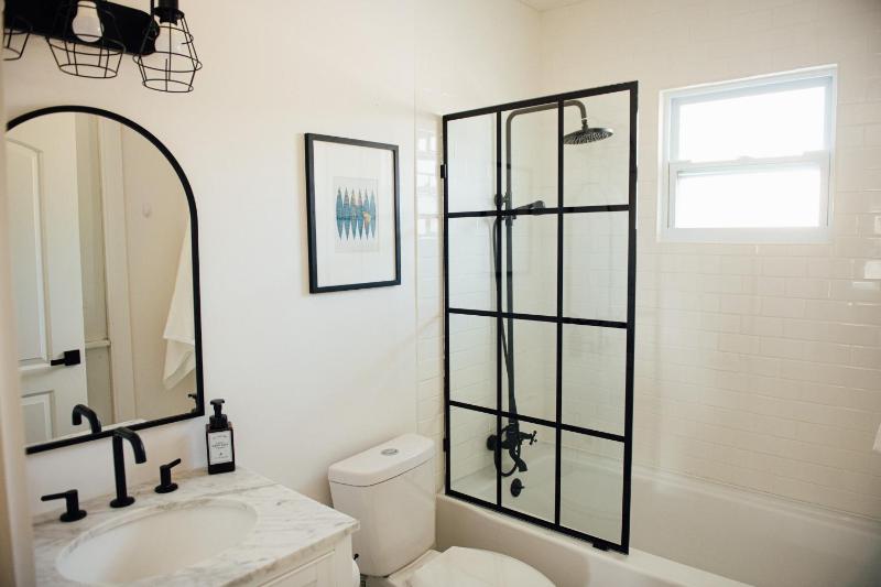 Near Anna Maria & IMGChic & RenovatedFenced Yard - image 12